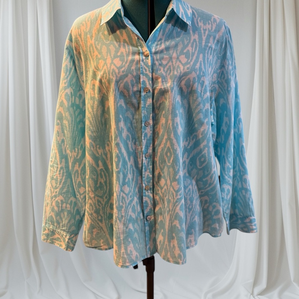 Chico's Pale Blue and Cream Button Down Blouse Size 3 EUC Perfect for Summer!